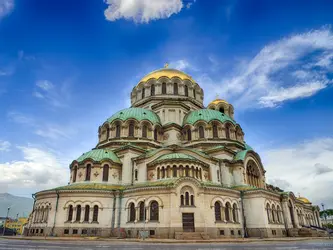 İzmir Hareketli Otobüs İle Balkan Üçgeni Turu Çevre Gezileri ve Balkan Gecesi Dahil 2027