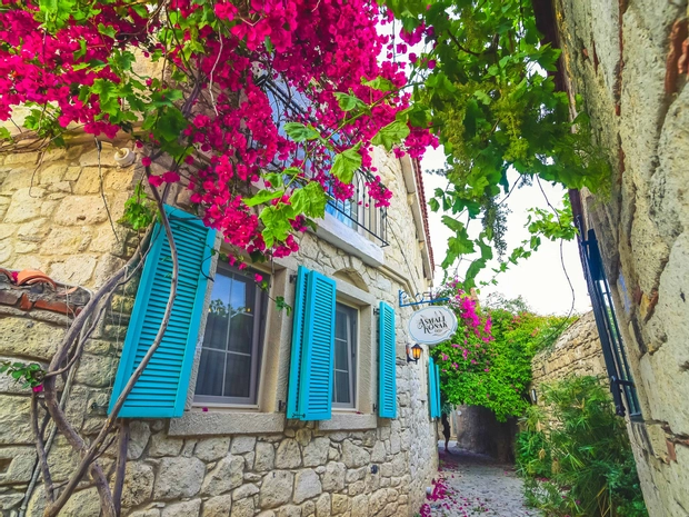 Alaçatı Asmalı Konak Otel