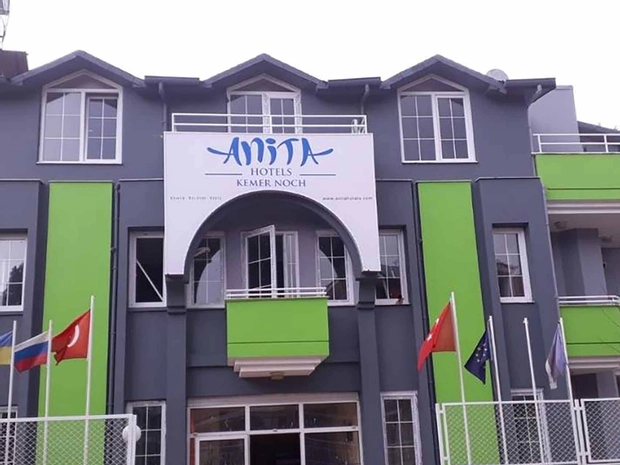 Anita Noch Konar Hotel (+12) 