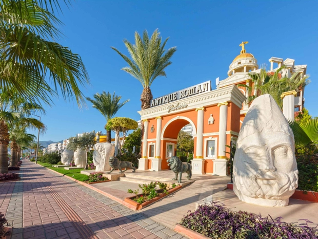 Antique Roman Palace Museum Hotel +16