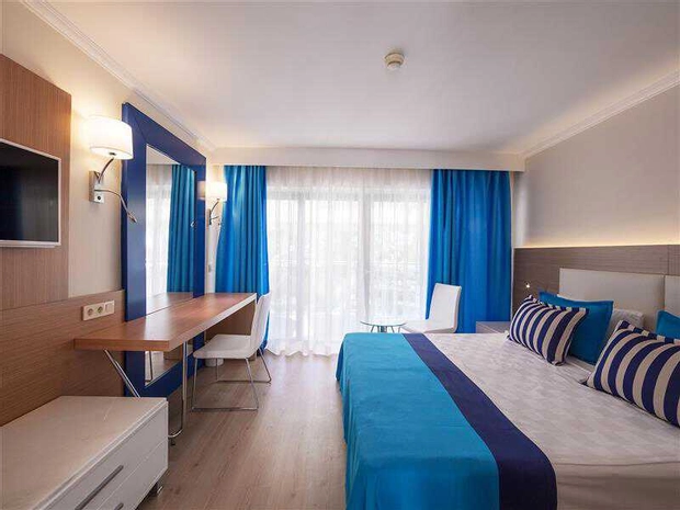 AQI Pegasos World Hotel