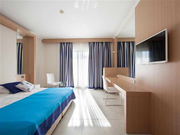 AQI Pegasos World Hotel