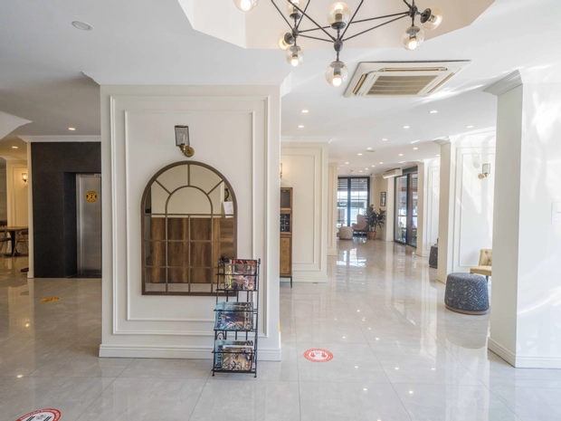 Aurasia Beach Hotel