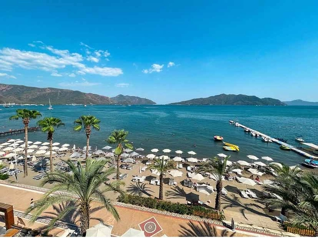 Aurasia Beach Hotel