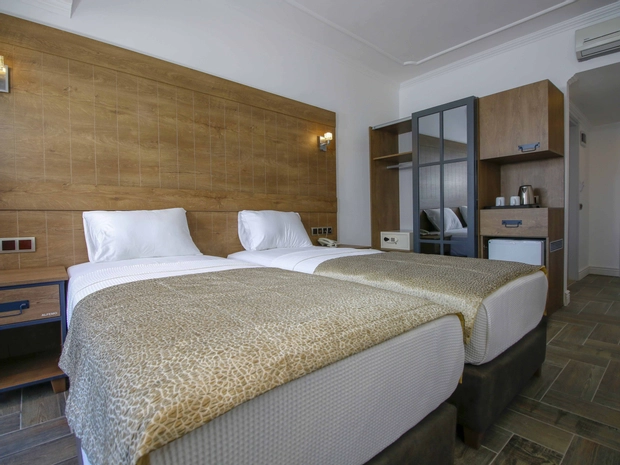 Aurasia Beach Hotel