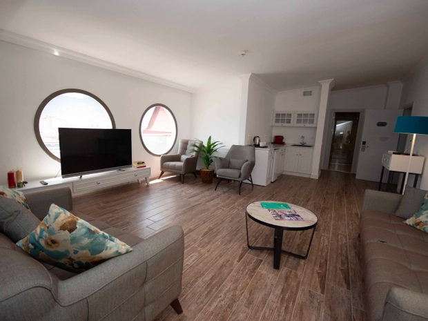 Aurasia Beach Hotel