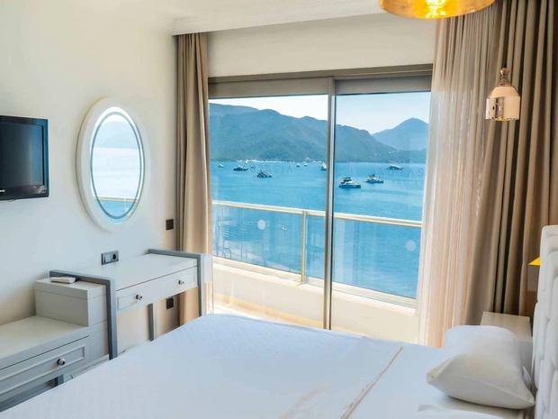 Aurasia Beach Hotel