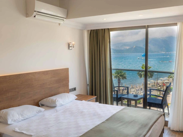 Aurasia Beach Hotel