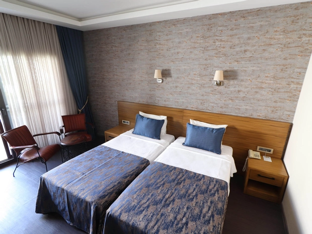Azka Hotel