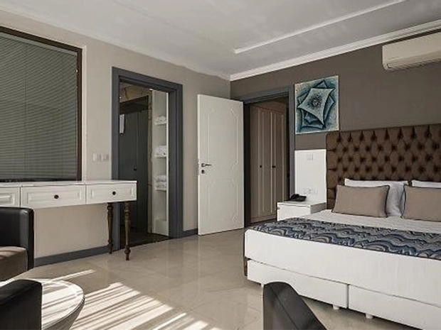 Deluxe Suite