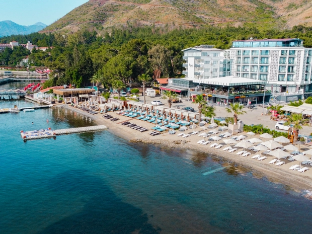 Class Unique Beach Hotel +13