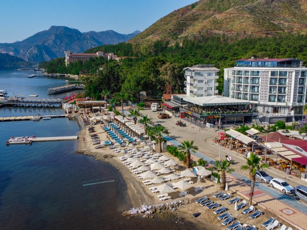 Class Unique Beach Hotel +13
