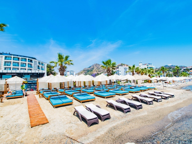 Class Unique Beach Hotel +13