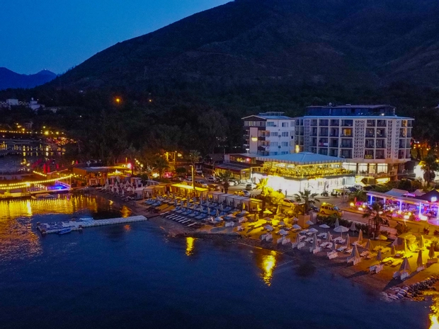 Class Unique Beach Hotel +13