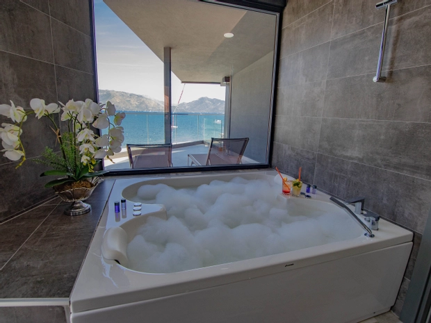 Jakuzili Deluxe Deniz Manzaralı Oda