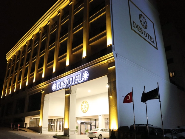 Des Otel