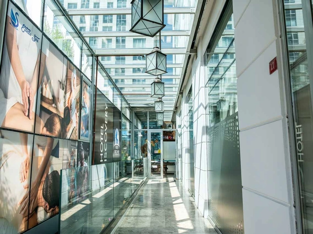 Discovery Hotel