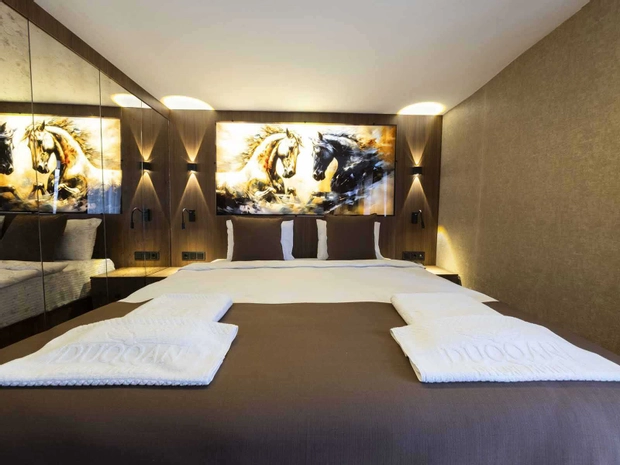 Duqqan Deluxe Hotel