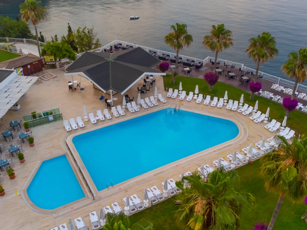 Falcon Hotel