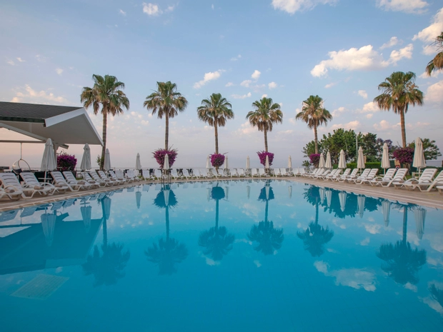 Falcon Hotel