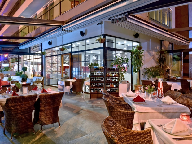 Green Garden Suit Hotel
