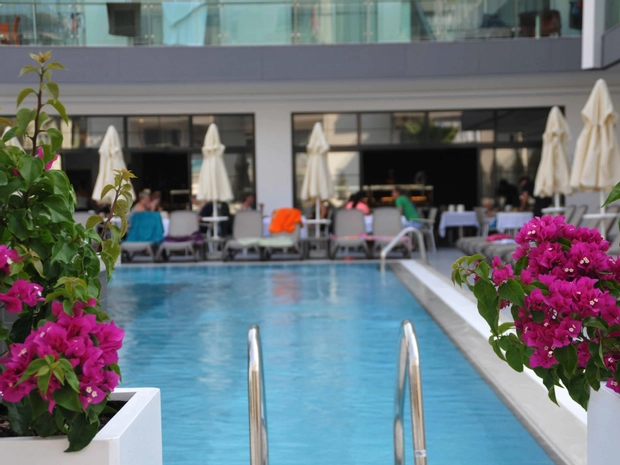 Green Garden Suit Hotel