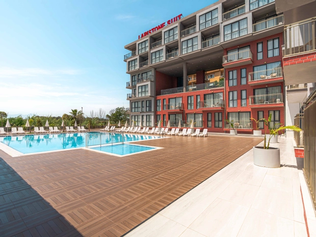 Laristone Suite & Spa Hotel