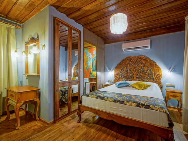 Deluxe Junior Room