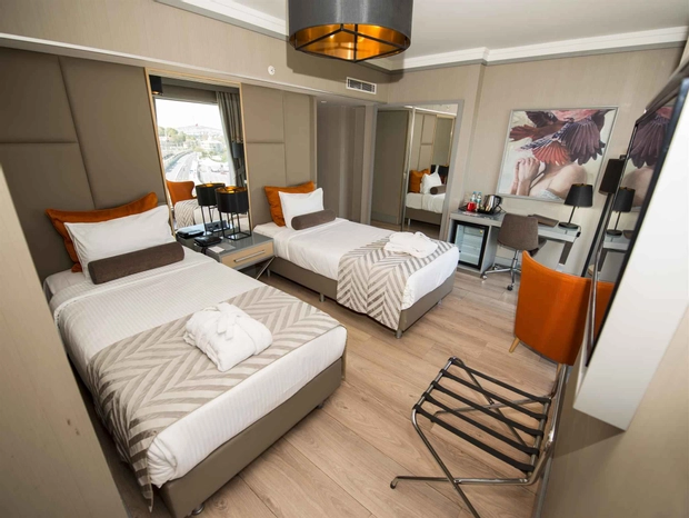 Standart Şehir Manzaralı Oda