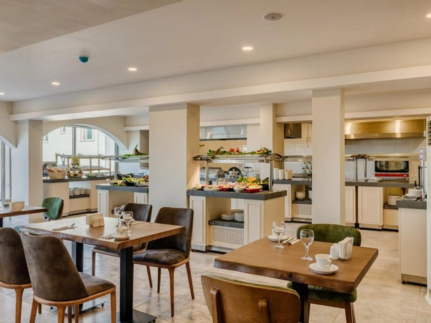 Olivia Palm Hotel