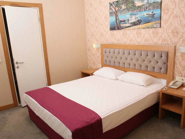 Pelora Hotel