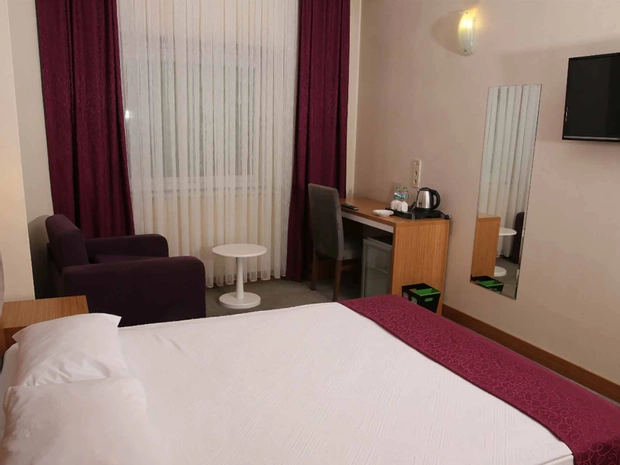 Pelora Hotel