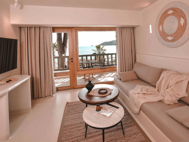 Perios Beach House - Adult Only