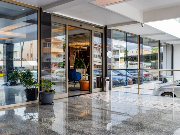 Point Beach Hotel