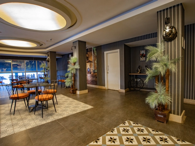 Point Beach Hotel