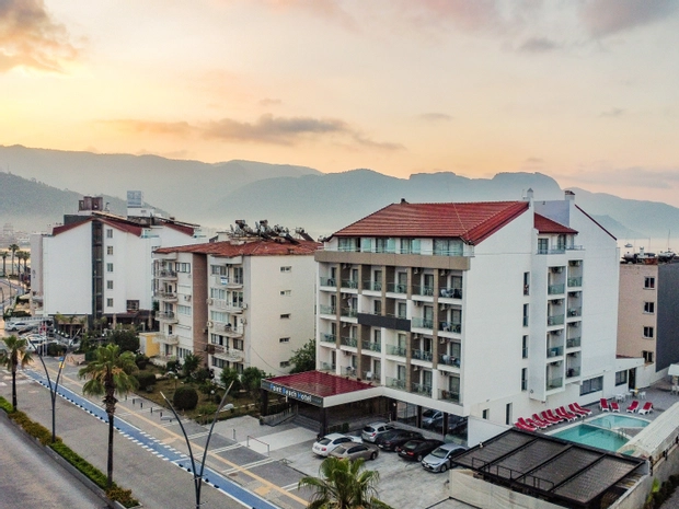 Point Beach Hotel
