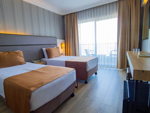 Point Beach Hotel