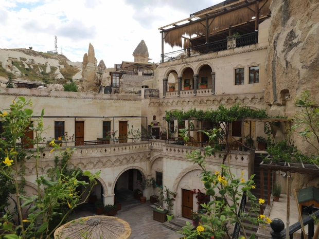 Roma Cave Suite