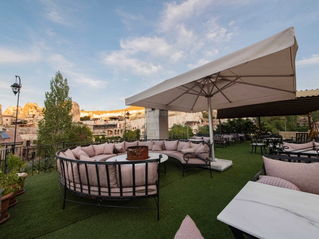 Roma Cave Suite