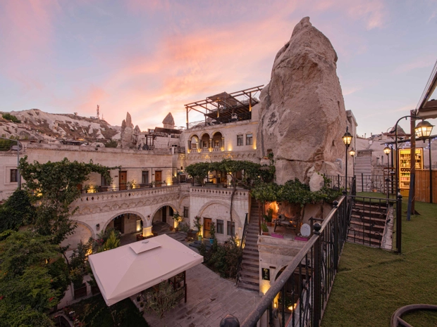 Roma Cave Suite
