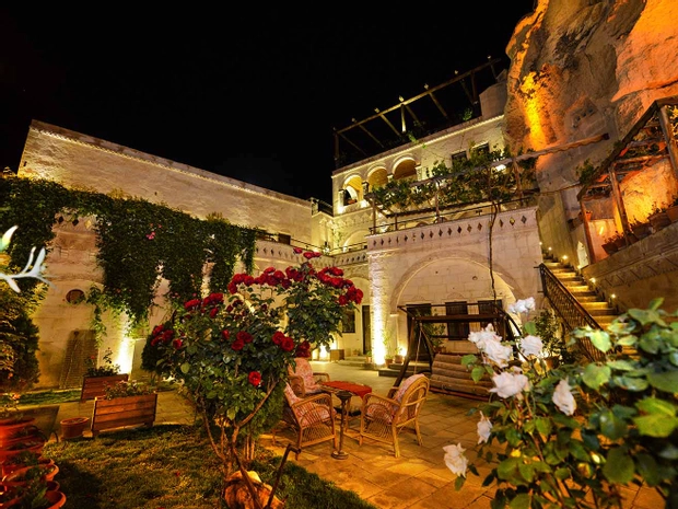 Roma Cave Suite