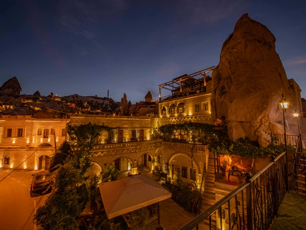 Roma Cave Suite
