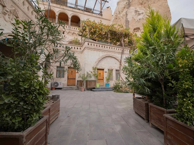 Roma Cave Suite