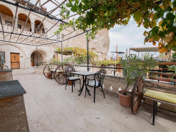 Roma Cave Suite