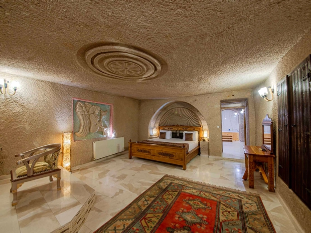 Roma Cave Suite