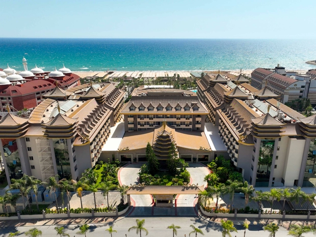 Royal Dragon Hotel Side