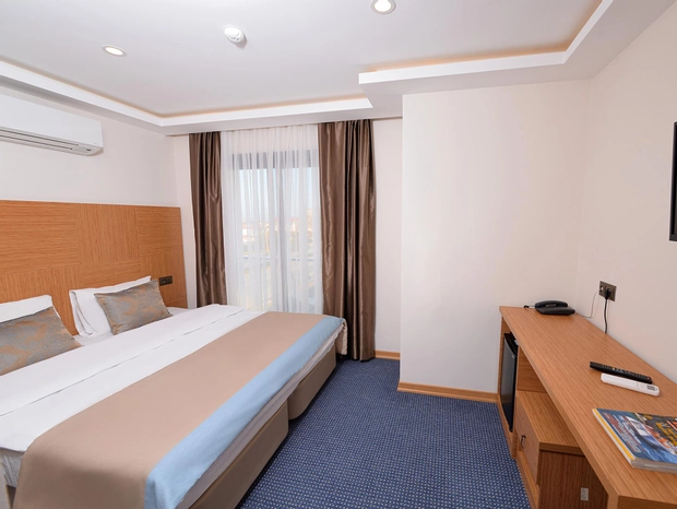 Standart Fransız Balkonlu 2 Kişilik Oda