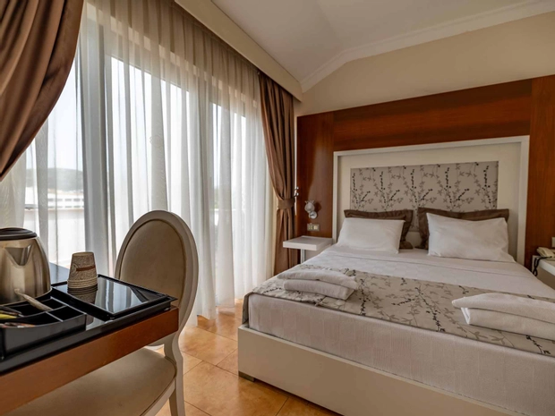 Sentinus Beach Hotel