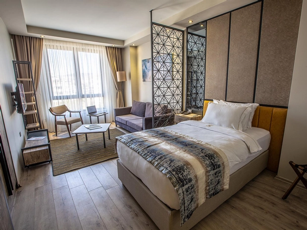 French Bed Oda