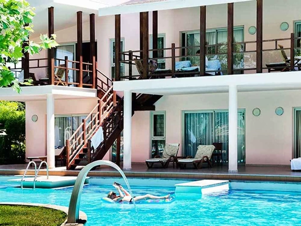 Villa Aile Odası Havuz Manzara